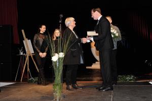 Deklica s piščalko 2019